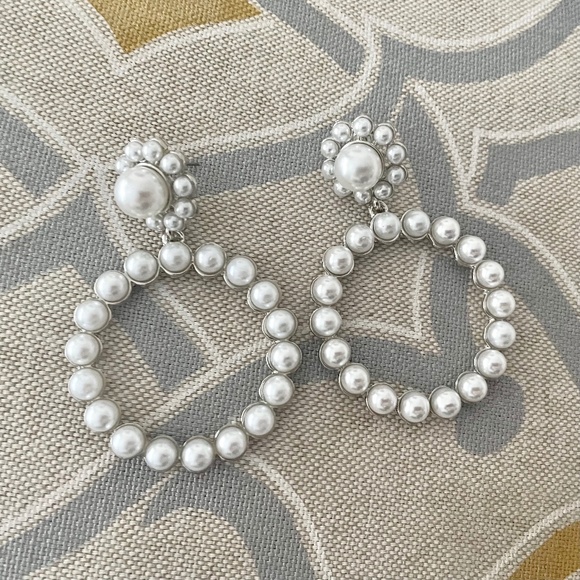 Jewelry - 💚💜❤️ WEEKEND SALE Bundle 3/$10 NWOT Faux Pearl Pierced Hoop Earrings